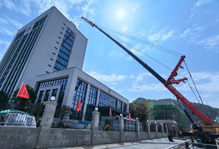 8T-600T吊 车 租赁